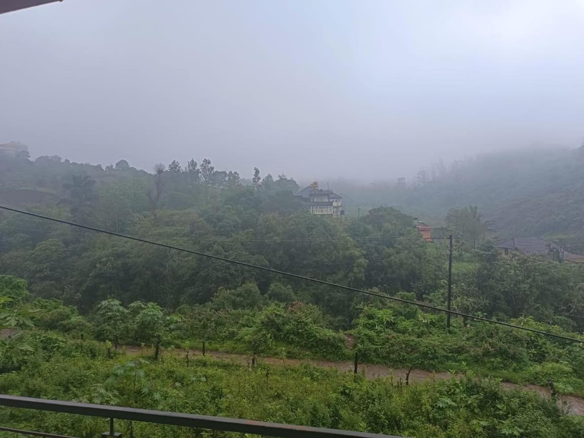 Snowdrop Inn Coorg Madikeri Rum bild